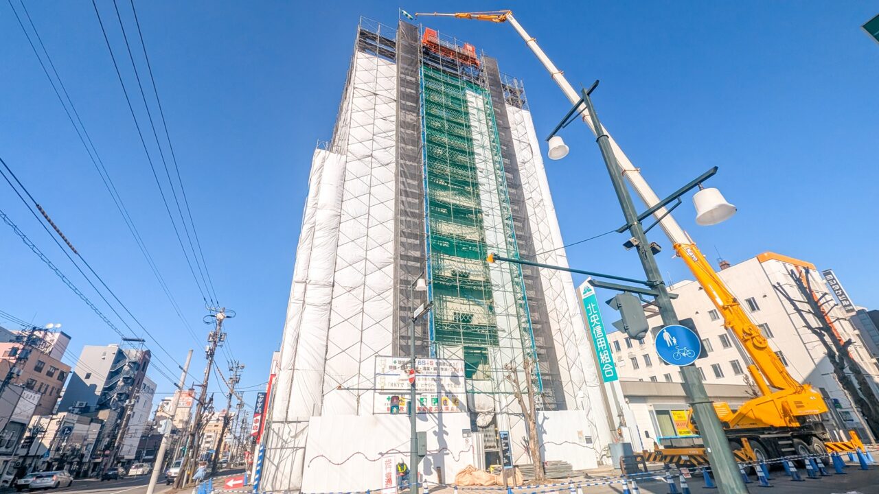 昭和通に新築中のホテル