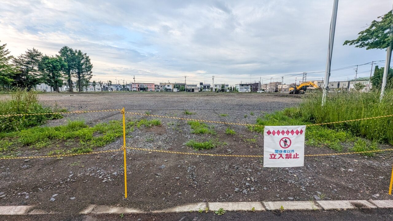 廃校址。中心街にある空き地