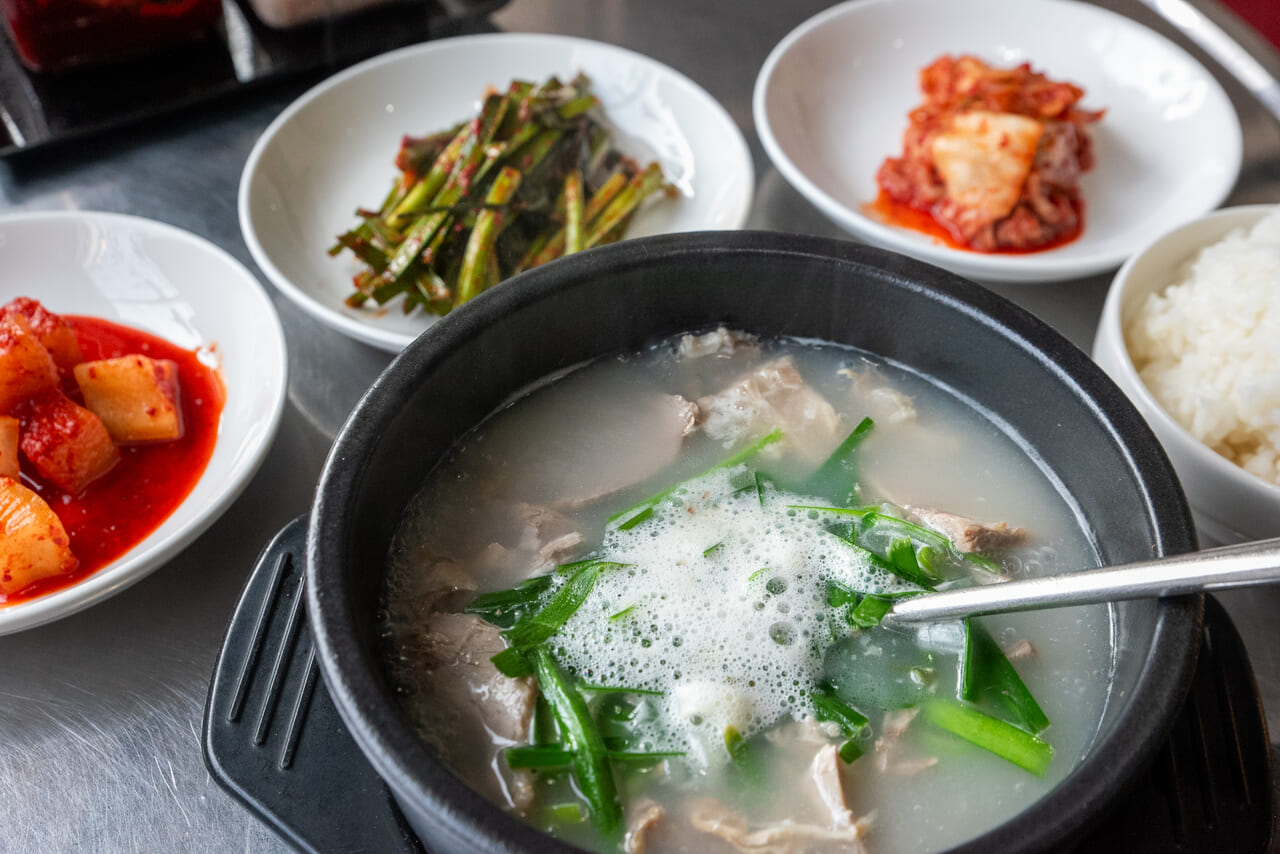 鶴橋駅近くにオープンした韓国料理店「プサン豚クッパ」