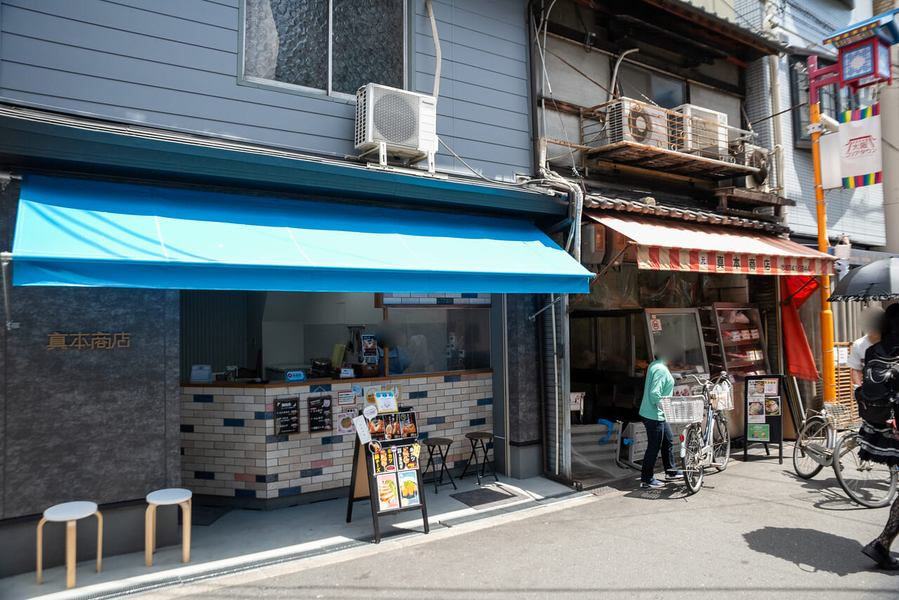 大阪コリアタウンの蒸し豚店「真本商店」のフライ店