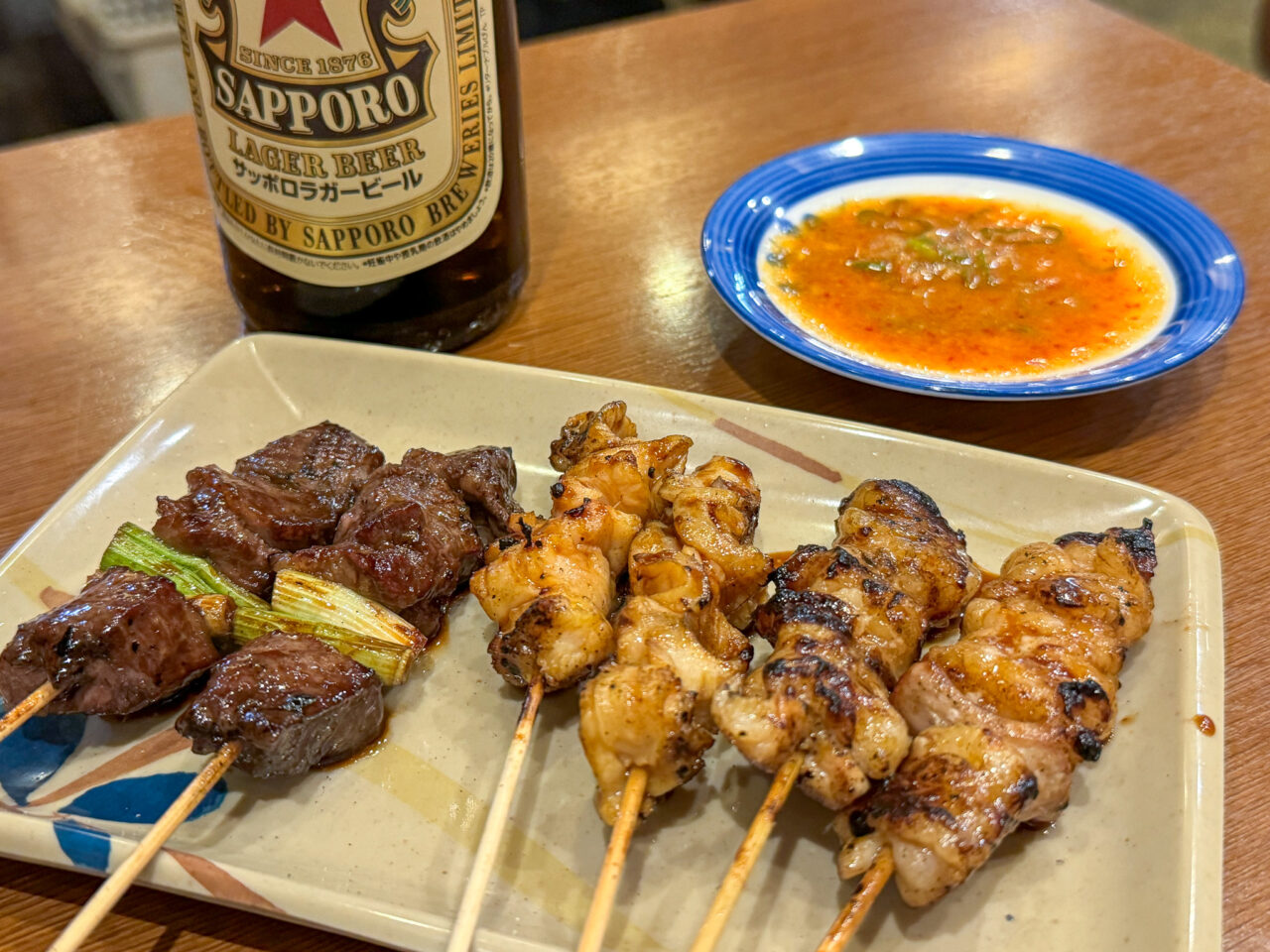 鶴橋駅近くの牛串焼きの「串まつ屋」