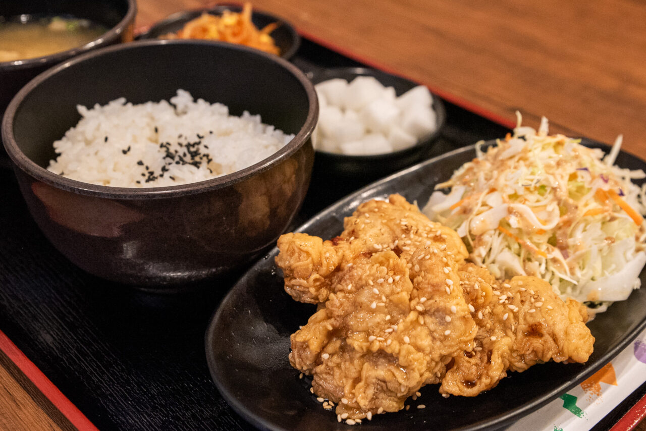 桃谷駅近くの韓国チキン「momodakni chicken&beer」