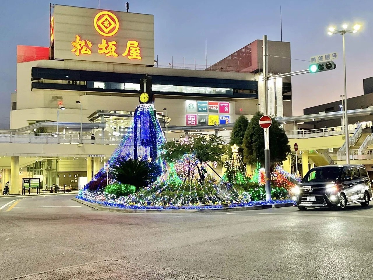 高槻駅南口ロータリーイルミネーション