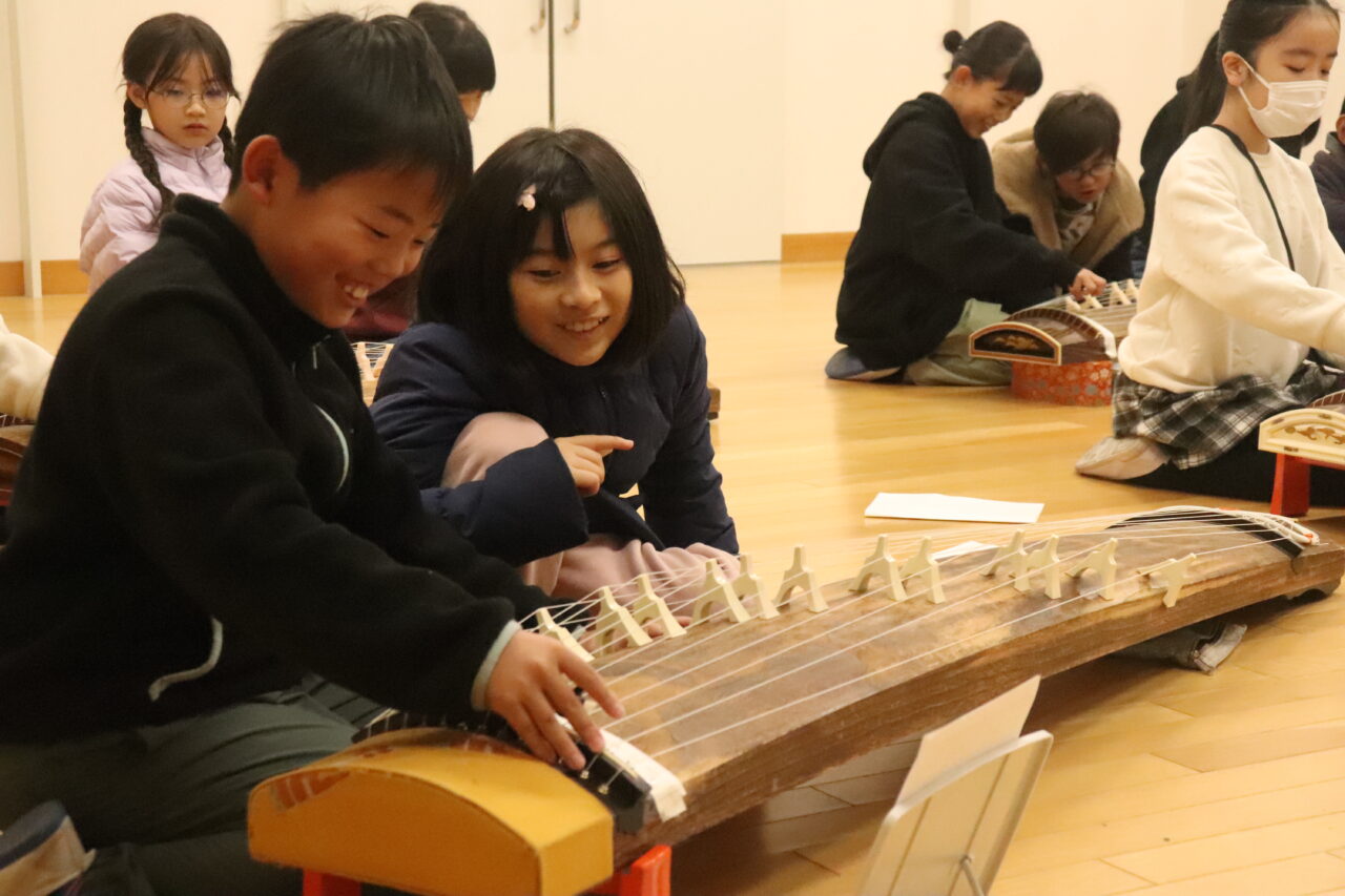 お箏体験