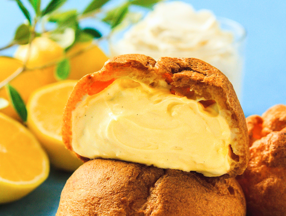 新作スイーツ「とろ生チーズシュークリーム」