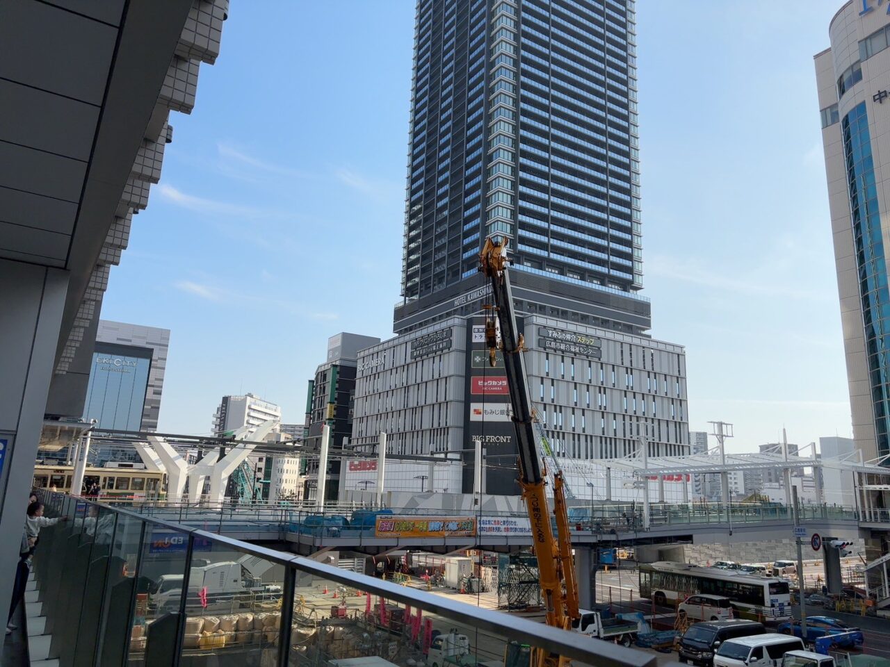 ミナモアとエールエールA館をつなぐ歩行者用デッキ周辺の工事の様子