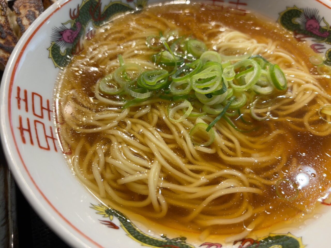 アルパーク東棟1階フードコートにある麺屋まる