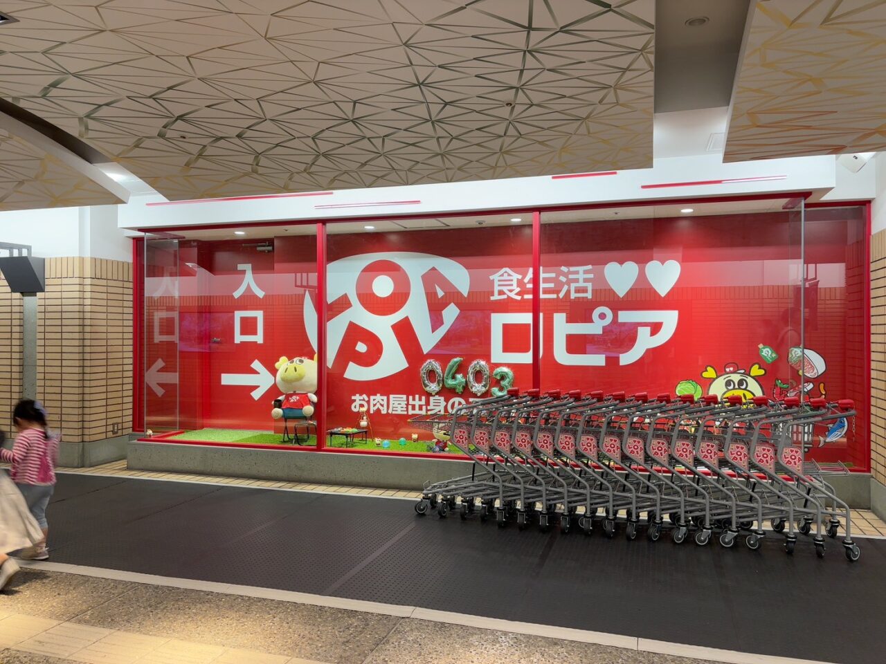 ロピアとマクドナルドの新店舗オープンでにぎわう広島市中区のパセーラ