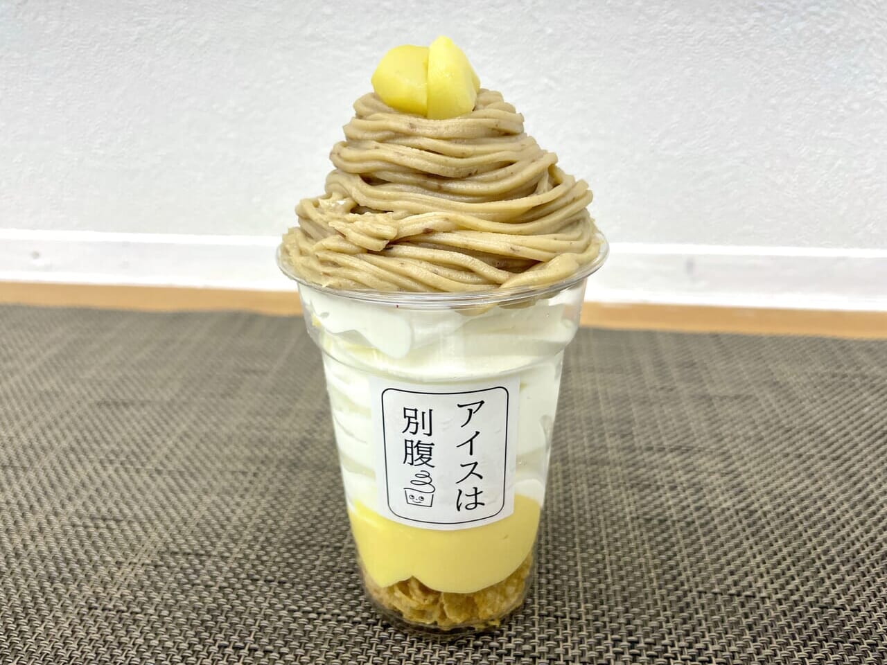 石橋阪大前駅すぐの夜アイス専門店「アイスは別腹」