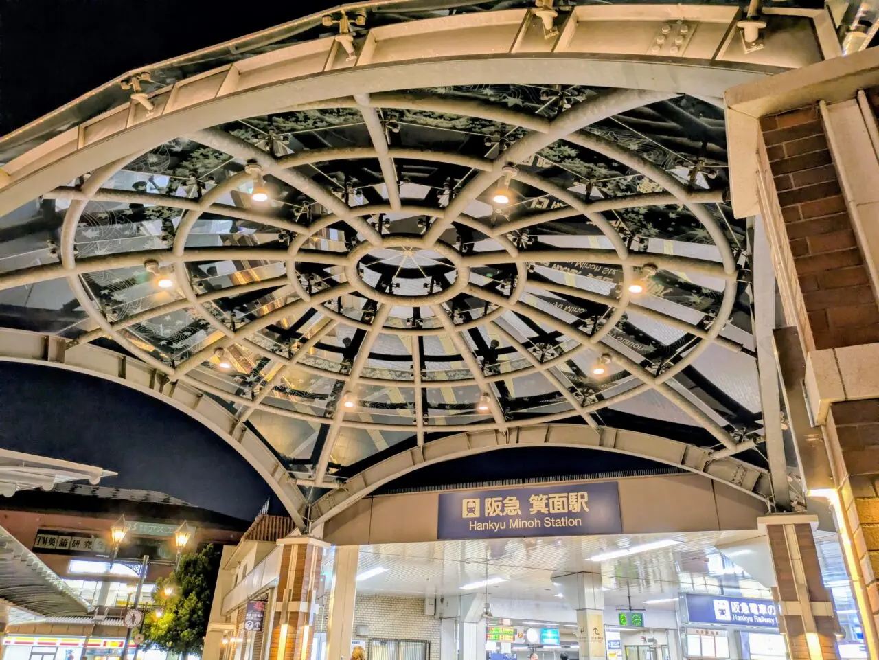 夜の阪急箕面駅