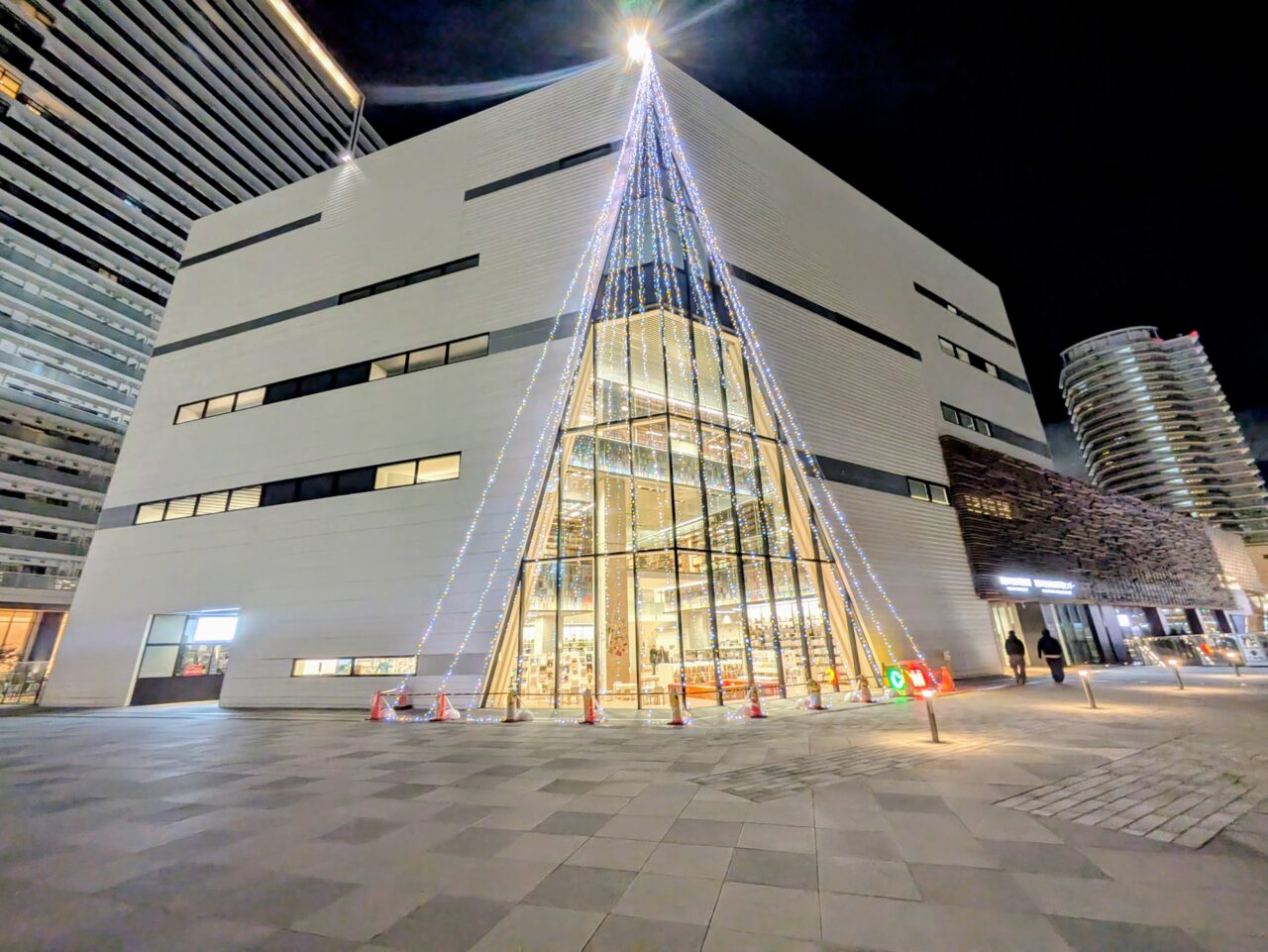 船場図書館の大窓