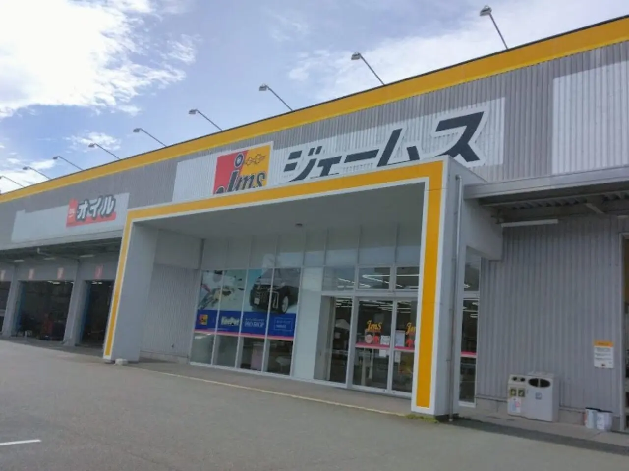 ジェームズ磐田店車検車タイヤ