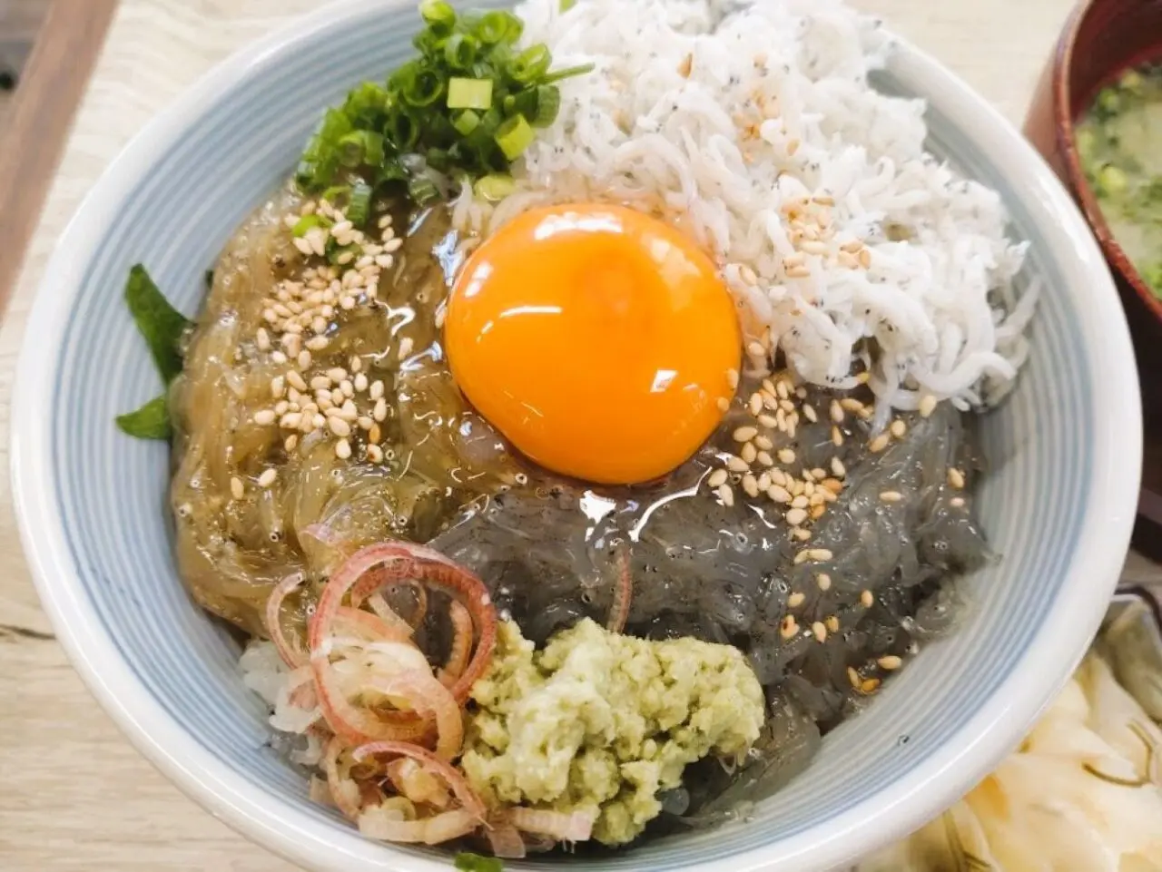 磐田市豊浜福田漁港近かね吉商店食堂しらす食堂しらす丼