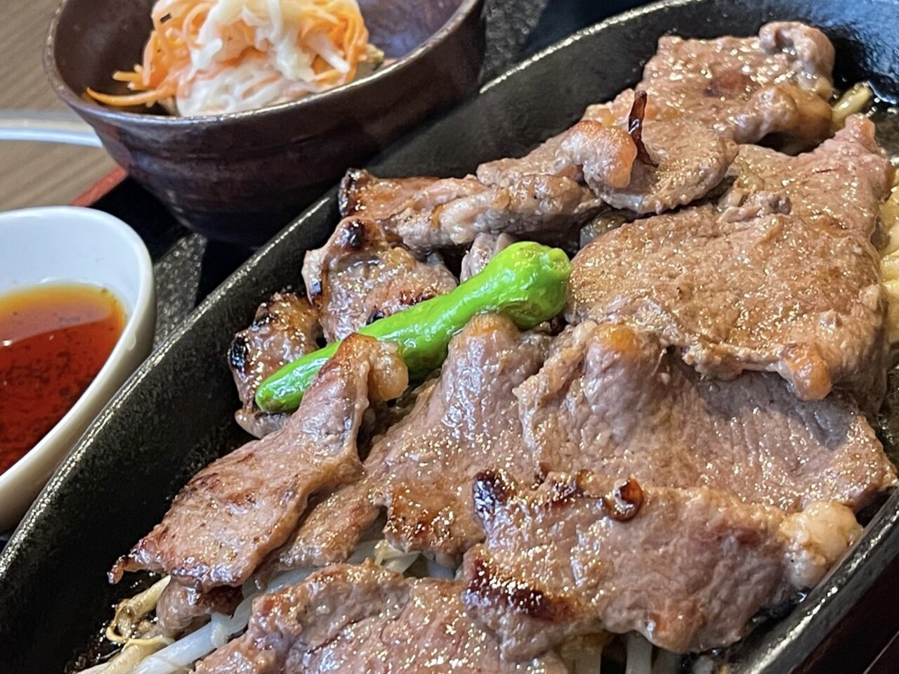 鉄板食堂・焼肉弁当店・精肉店の3業態複合店舗