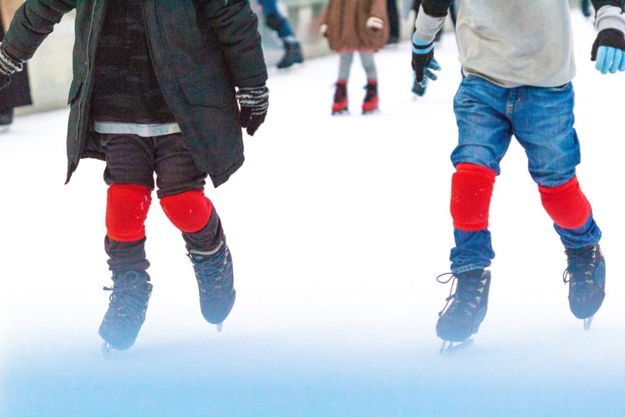 モラージュ菖蒲にスケートリンクが