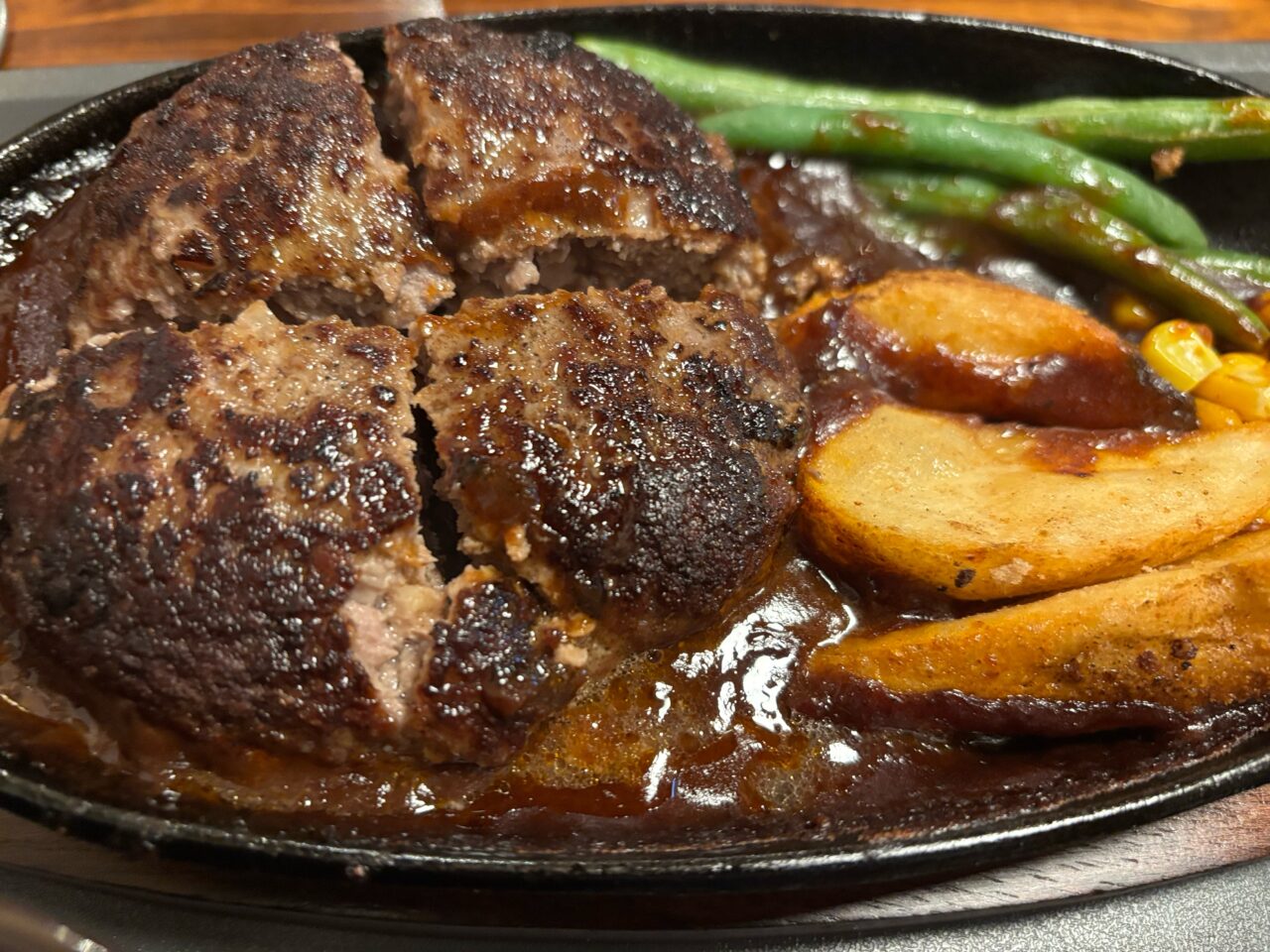 ラララ食堂 デミグラスハンバーグ