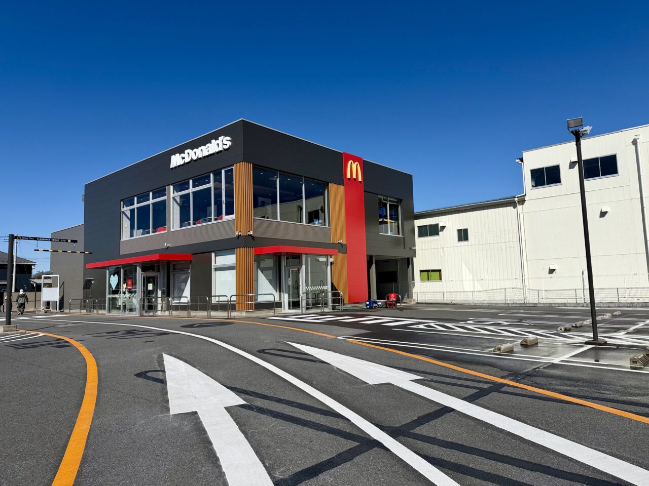 マクドナルド 晃望台店鹿沼駅西通り沿いから