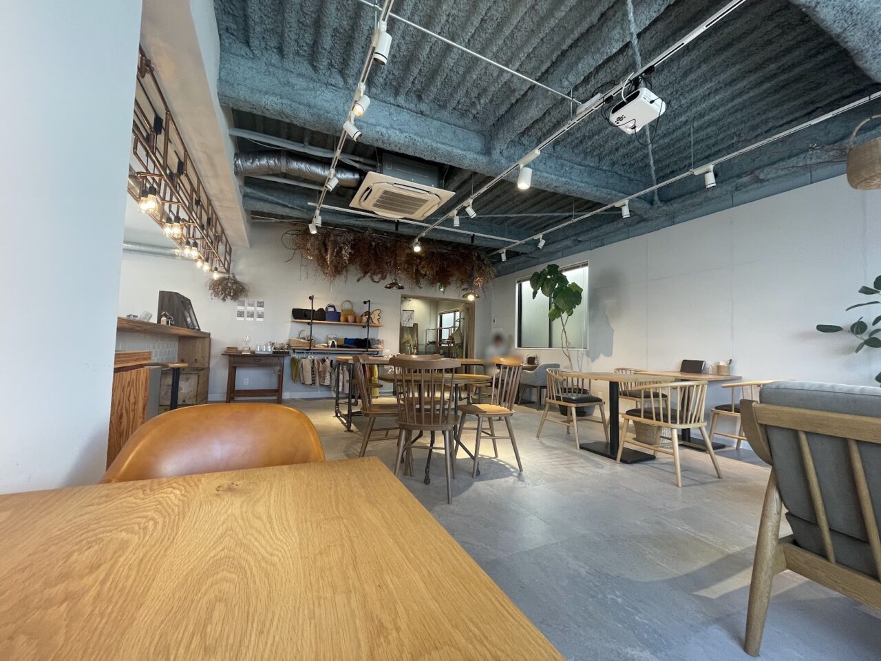 Goods＆cafe shizukuの内観