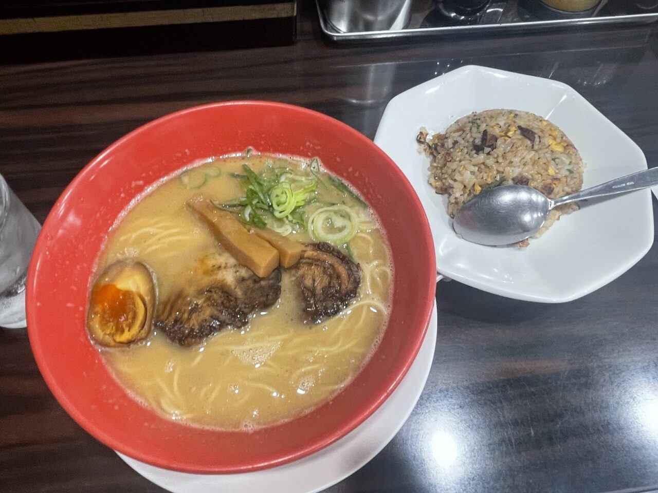 ひの屋のラーメンと半チャンセット