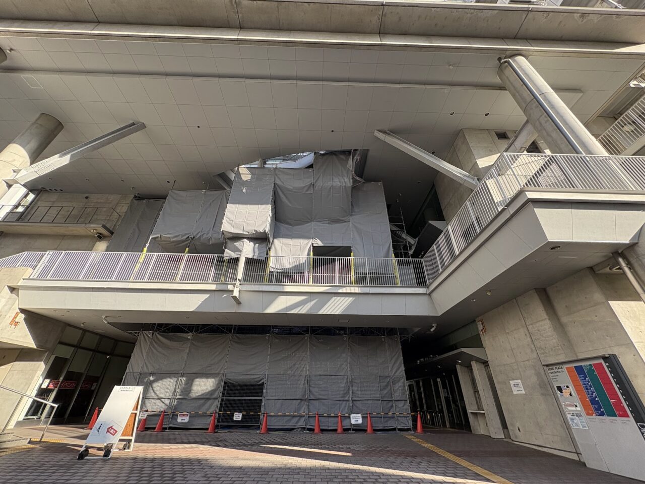 ココプラザ新大阪の工事中の外観