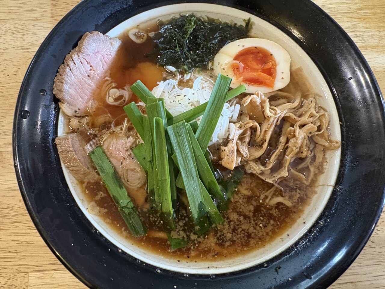 KÜCHEの背脂たっぷり醤油ラーメン２