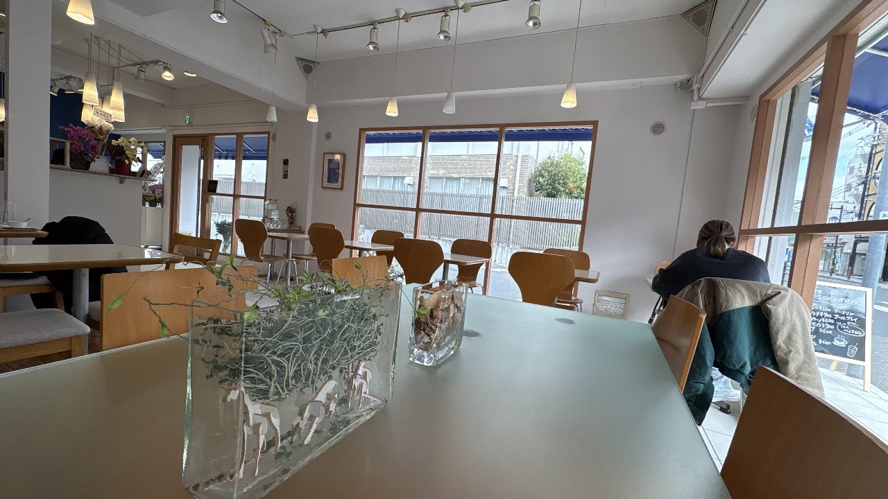 cafe savoureuxの内観