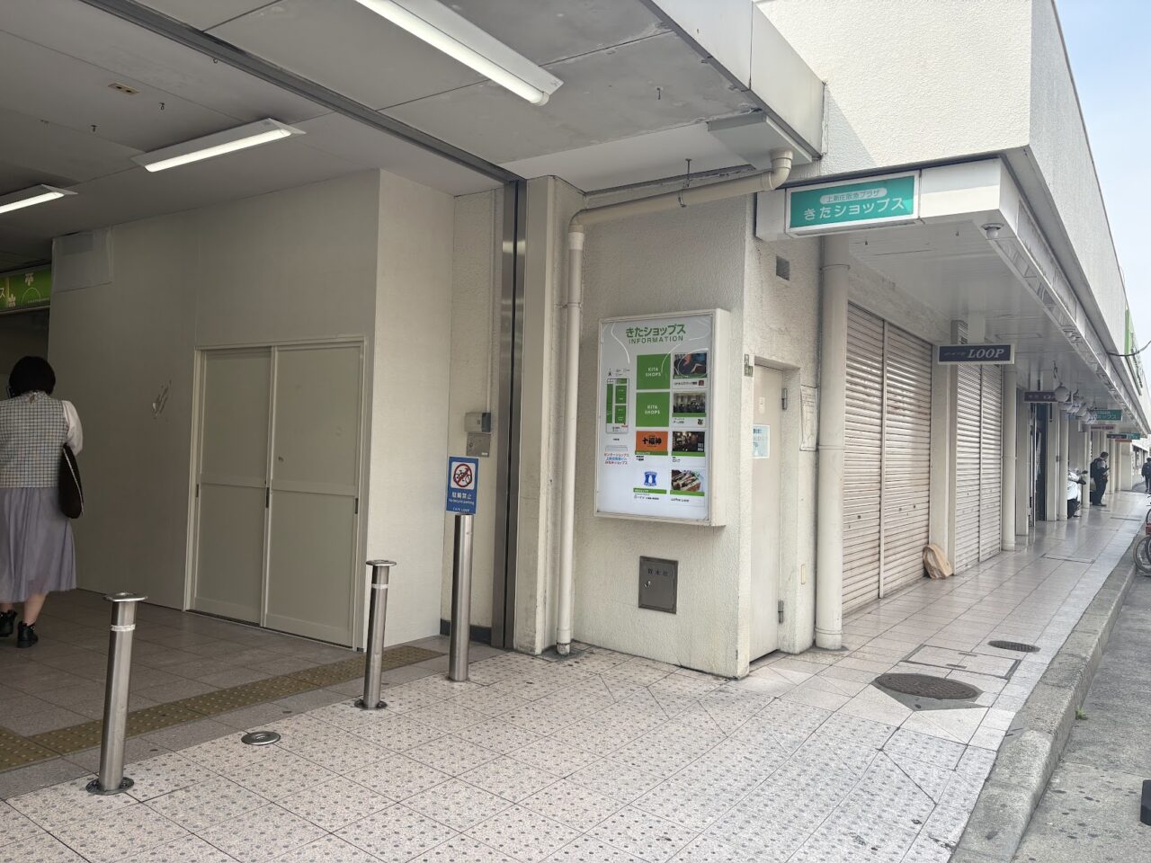 cafeloopの外観（改装中）