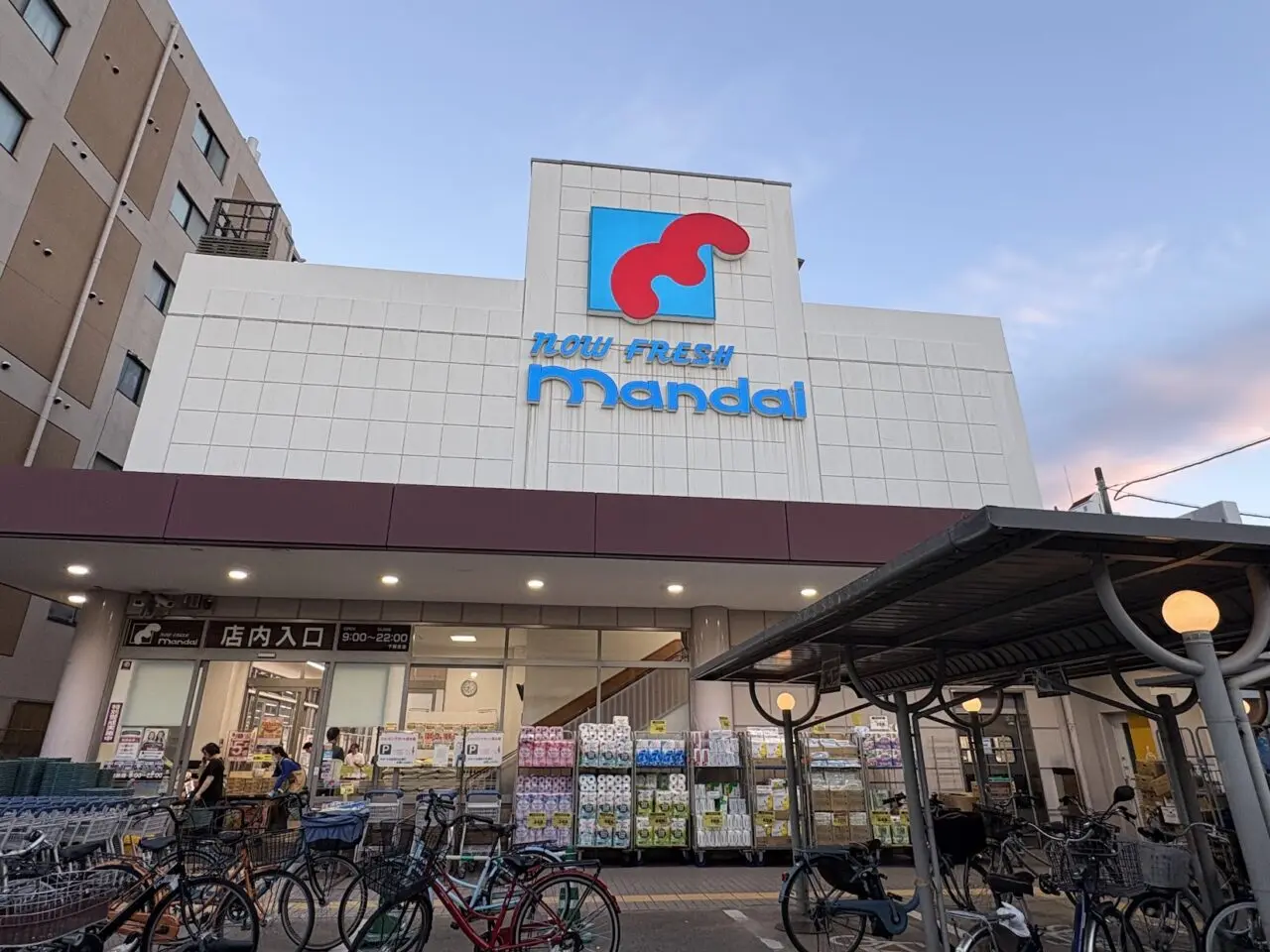 万代外観（2026年8月）