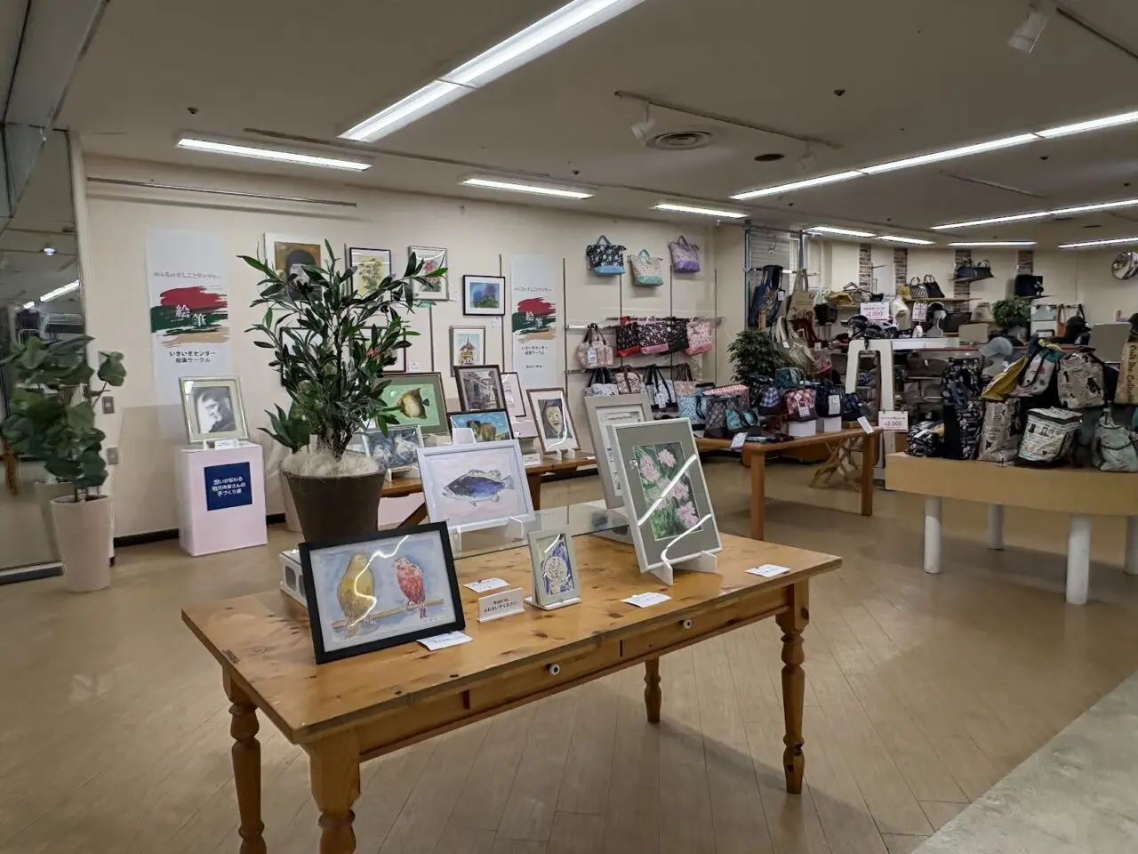 キリンド淡路店の絵筆サークルの展示