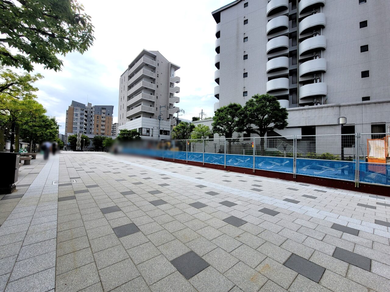 三軒寺前広場