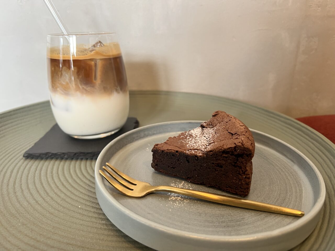 LAZY coffeeのカフェラテとガトーショコラ