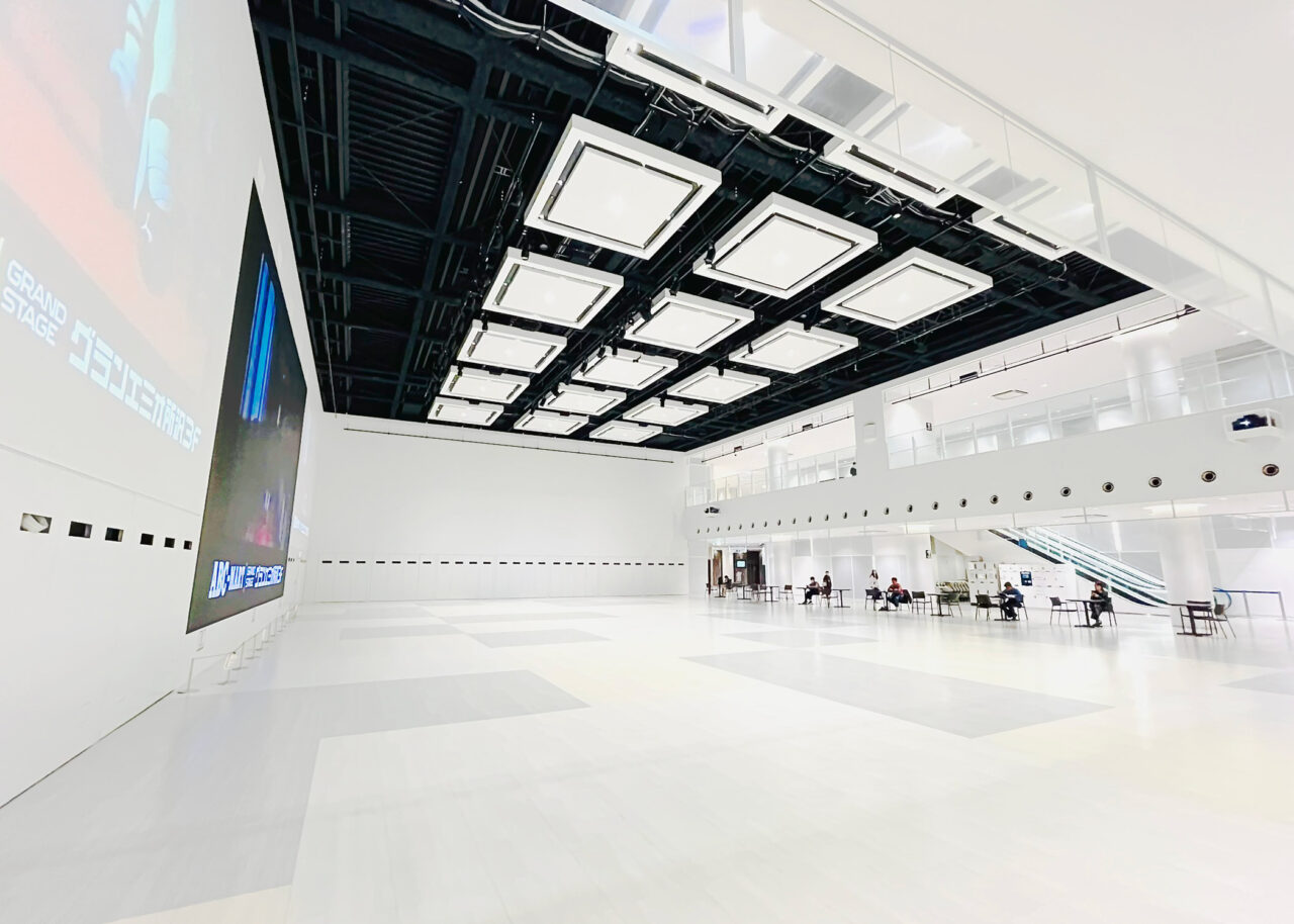 エミテラス所沢２階の「TOKOROZAWA e-CUBE」