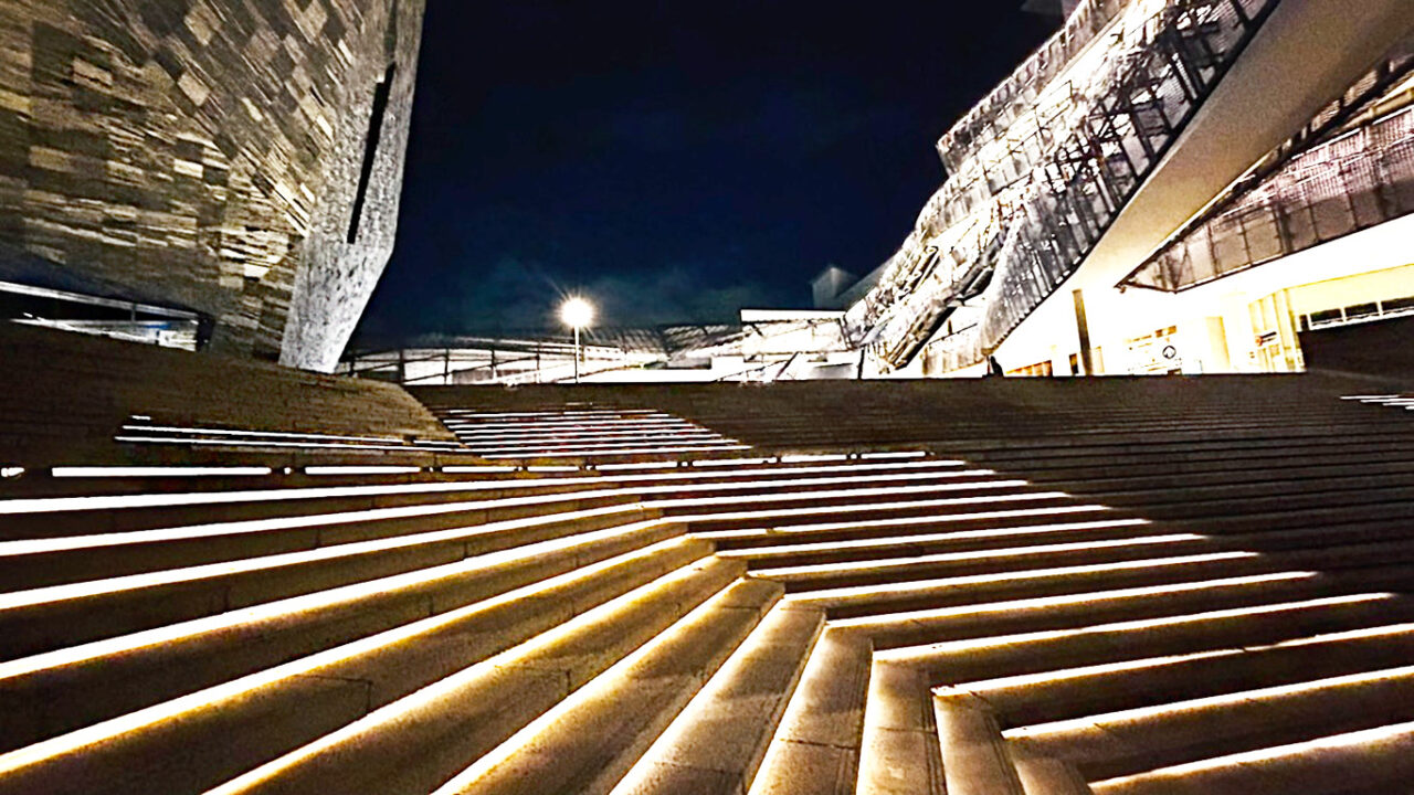 ところざわサクラタウン」の『千人テラス』の夜景