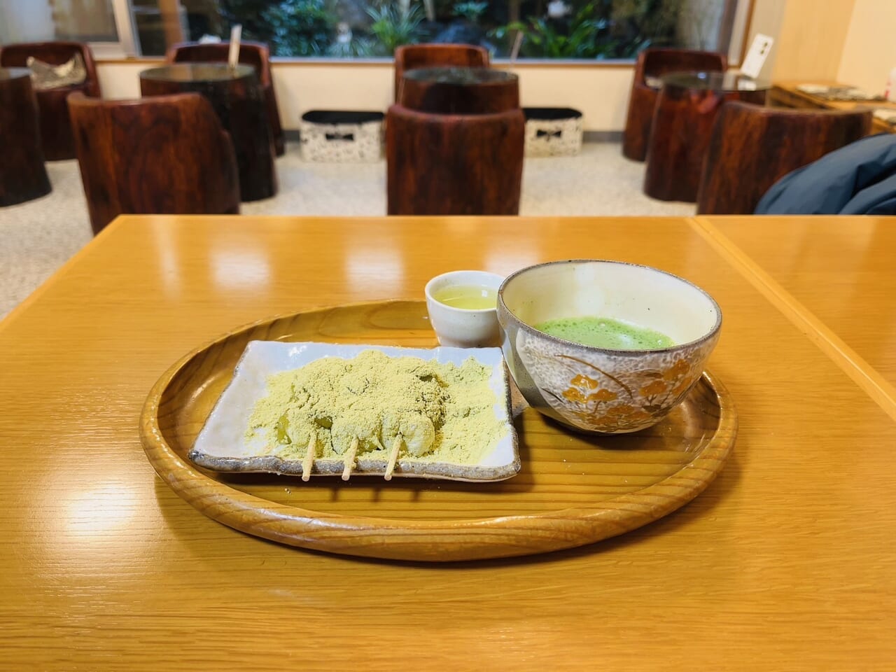 三井寺力餅本家の力餅とお抹茶のセット