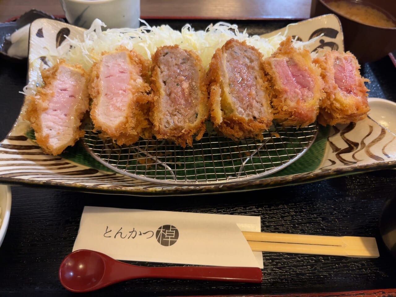 大津市役所前にあるとんかつたくの三豚盛