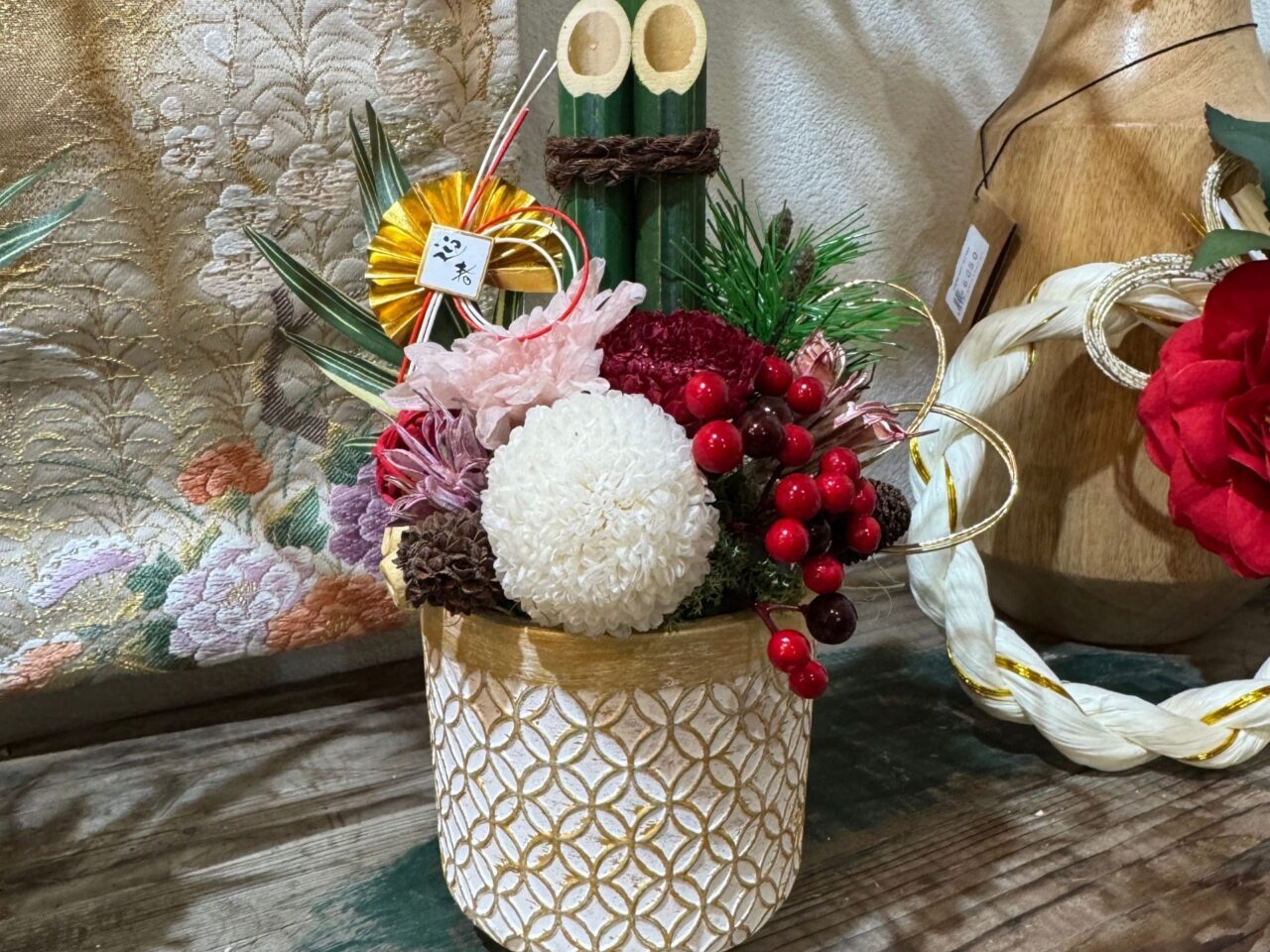 【今治市】「季節の花 花心」で心が弾む贈り物を発見! クリスマスや正月飾りも登場