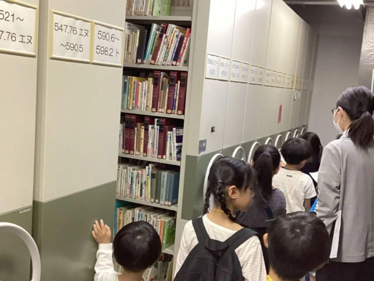 今治市立図書館100周年記念　今治図書館まつり　の図書館ツアー