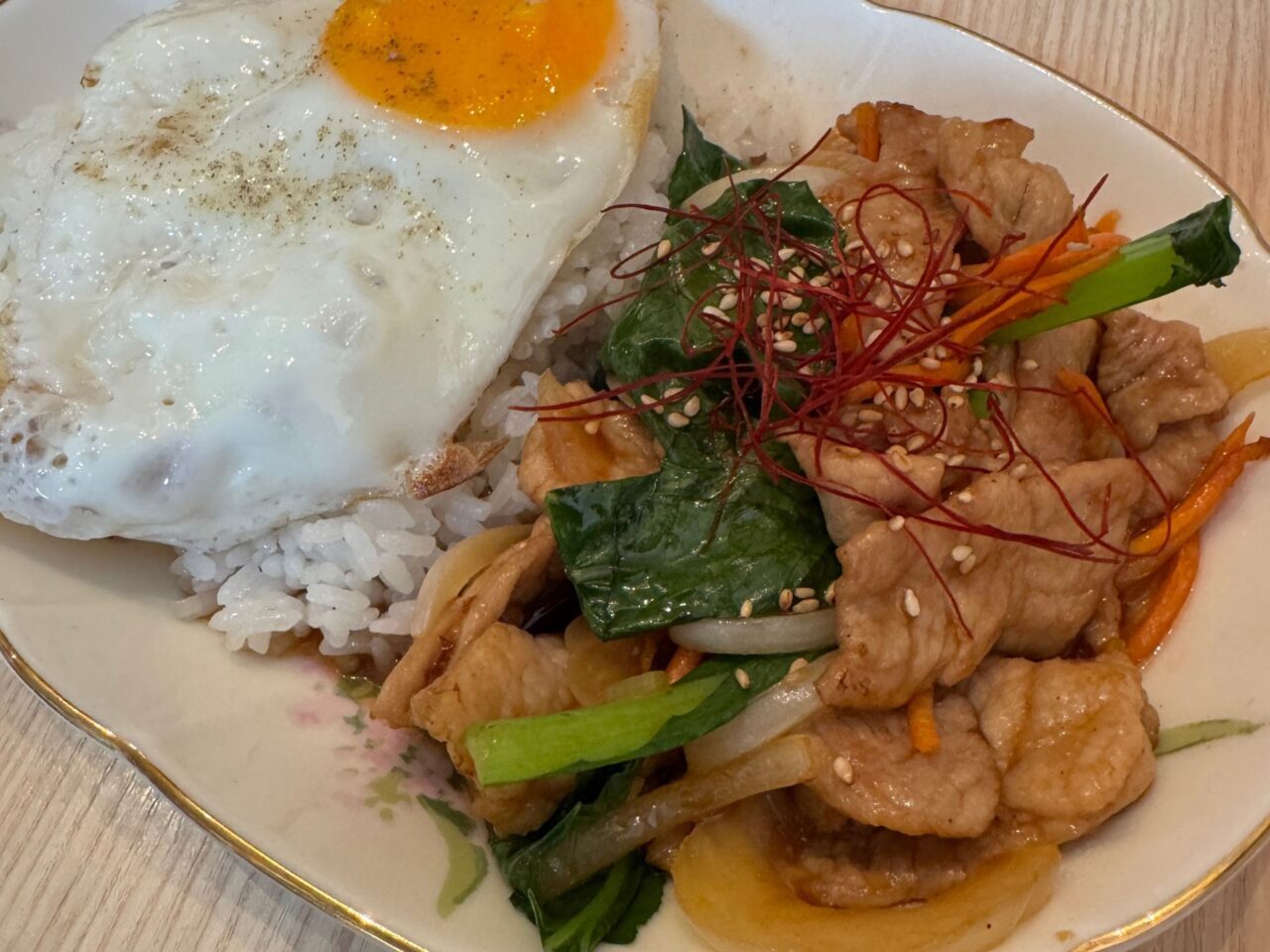 桃仙楼の特製焼豚玉子飯