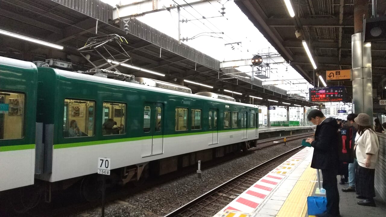 京阪電車のホーム