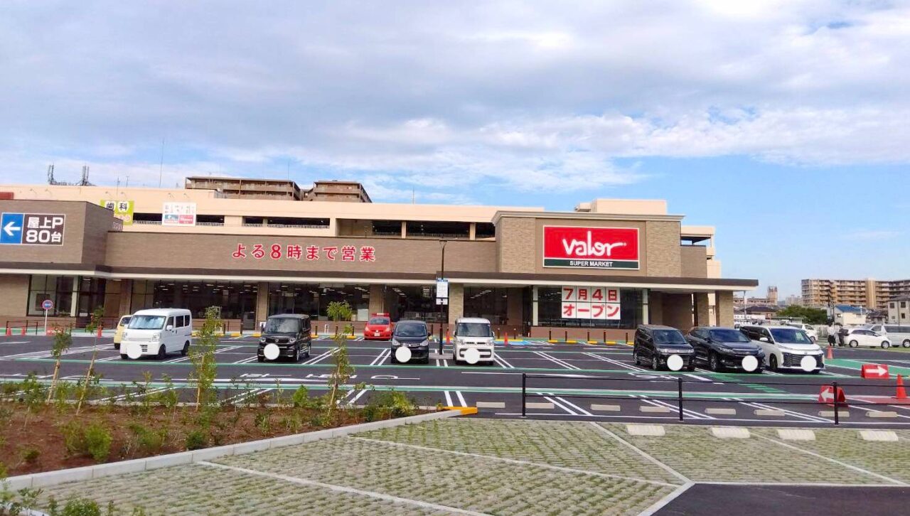 バロー香里園店の完成間近な様子