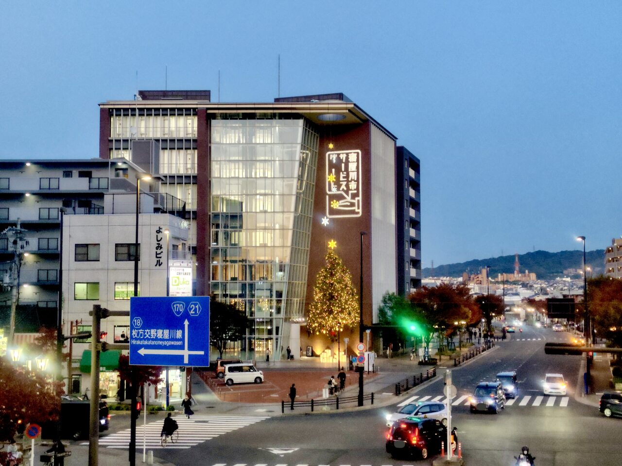 夜のクリスマスツリー