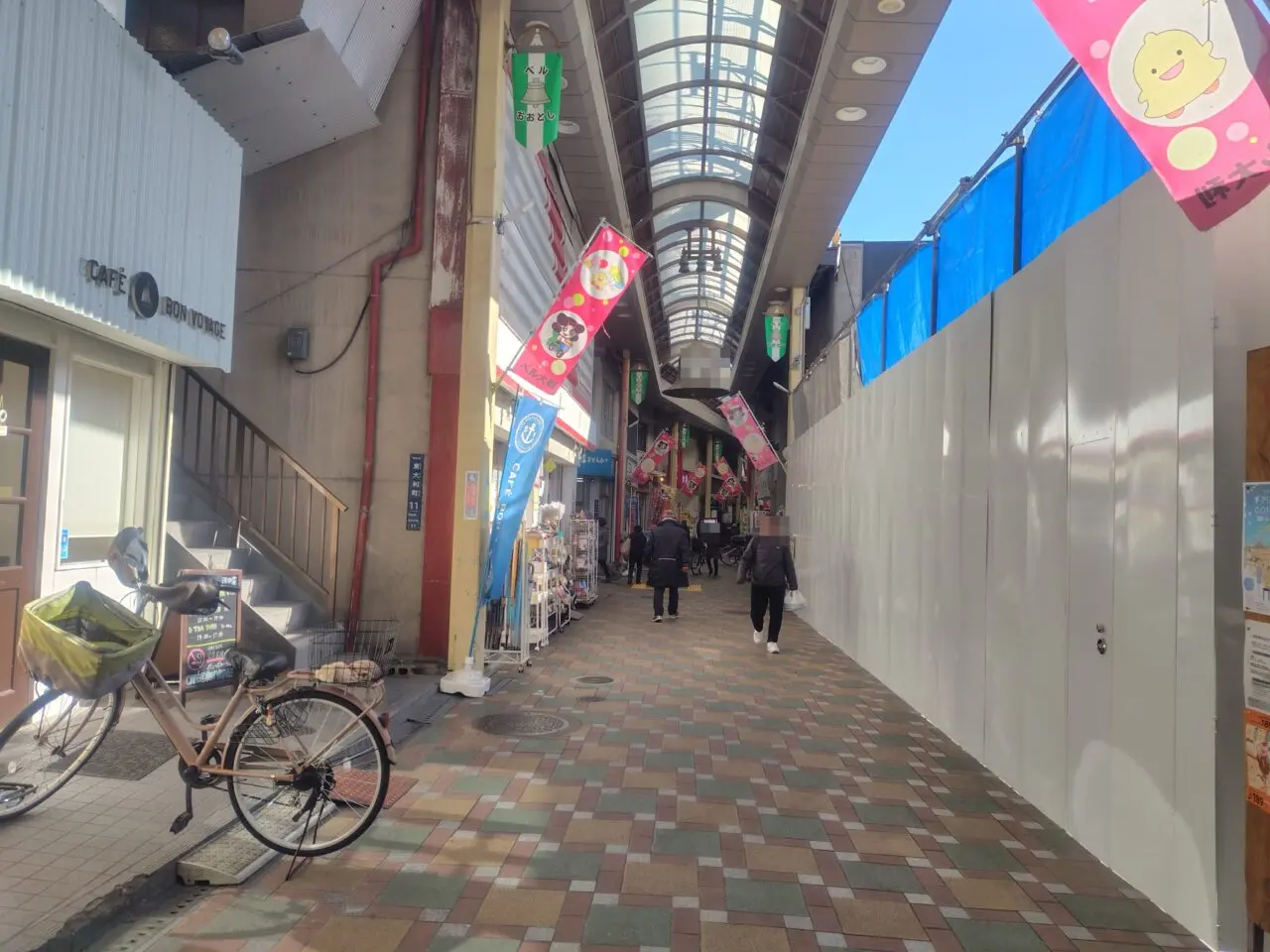 ボンボヤージュの向かい側