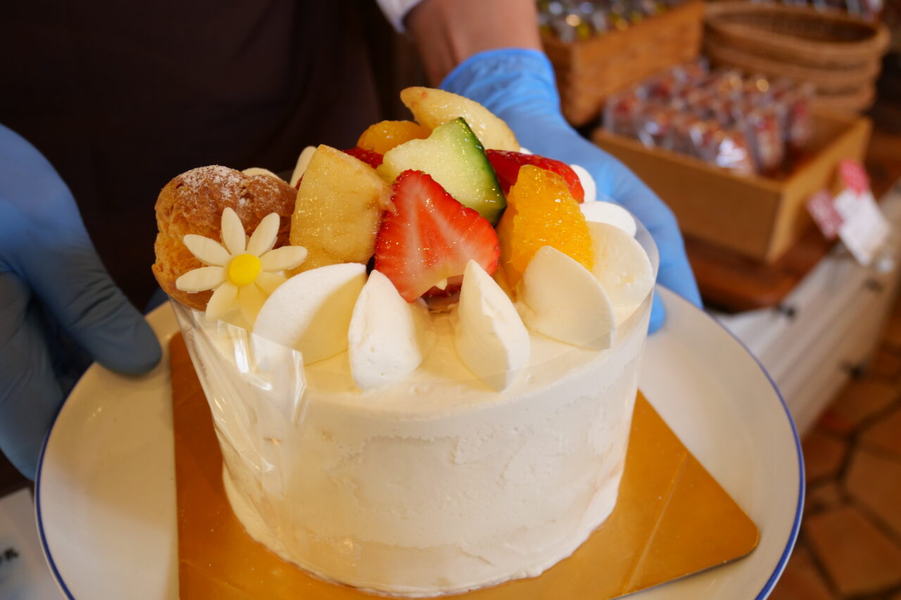 ホールケーキの写真
