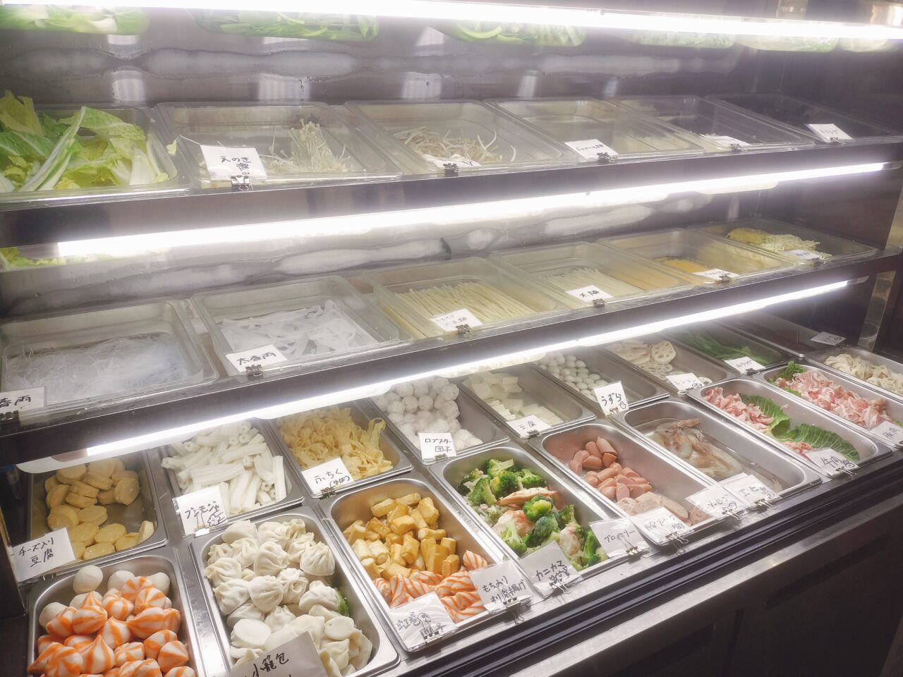 百味麻辣湯のショーケース