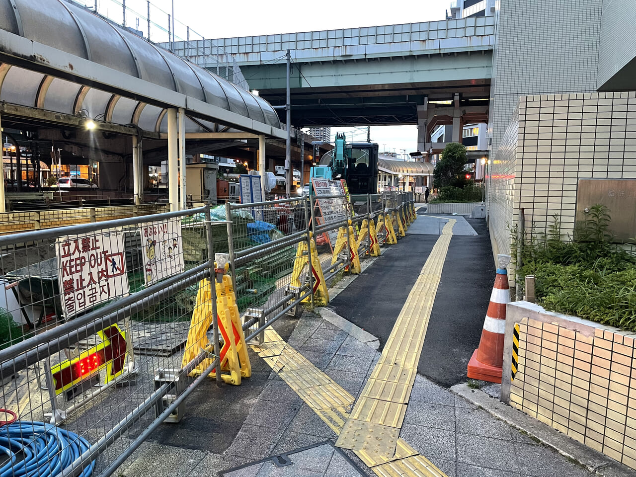 港区の弁天町駅の通行止め