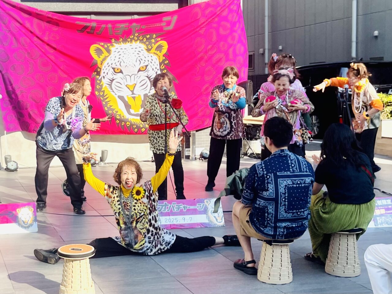 元気の源はアイドル活動！ 大阪の絡んでくるアイドルグループ「オバチャーン」が残暑の厳しい中、９/7に新世界で野外無料ライブを行いました！