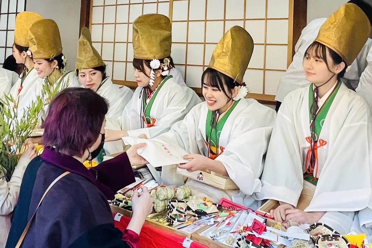 「商売繁盛で笹持ってこい♪」今宮戎神社の福娘になりませんか？ 応募は10/25まで。