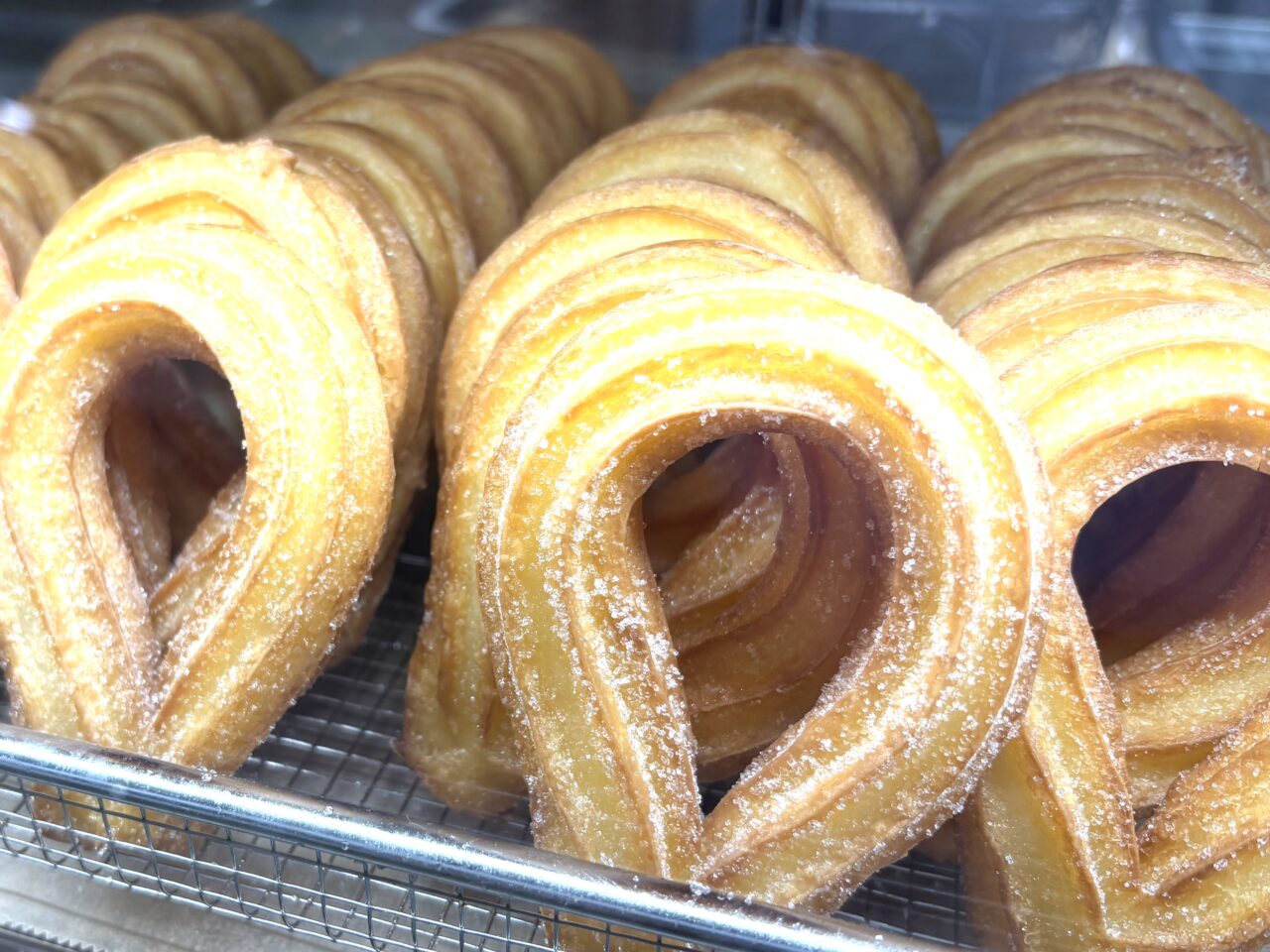 南海新今宮駅構内で、堺市発の自家製米粉チュロスが12/16 まで販売中です