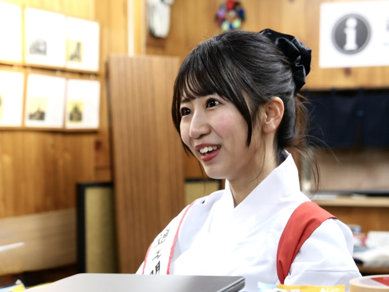 通天閣と歩んで11年目。イメージガールの小川久瑠実さんが、歴史や空気感に重なる理由