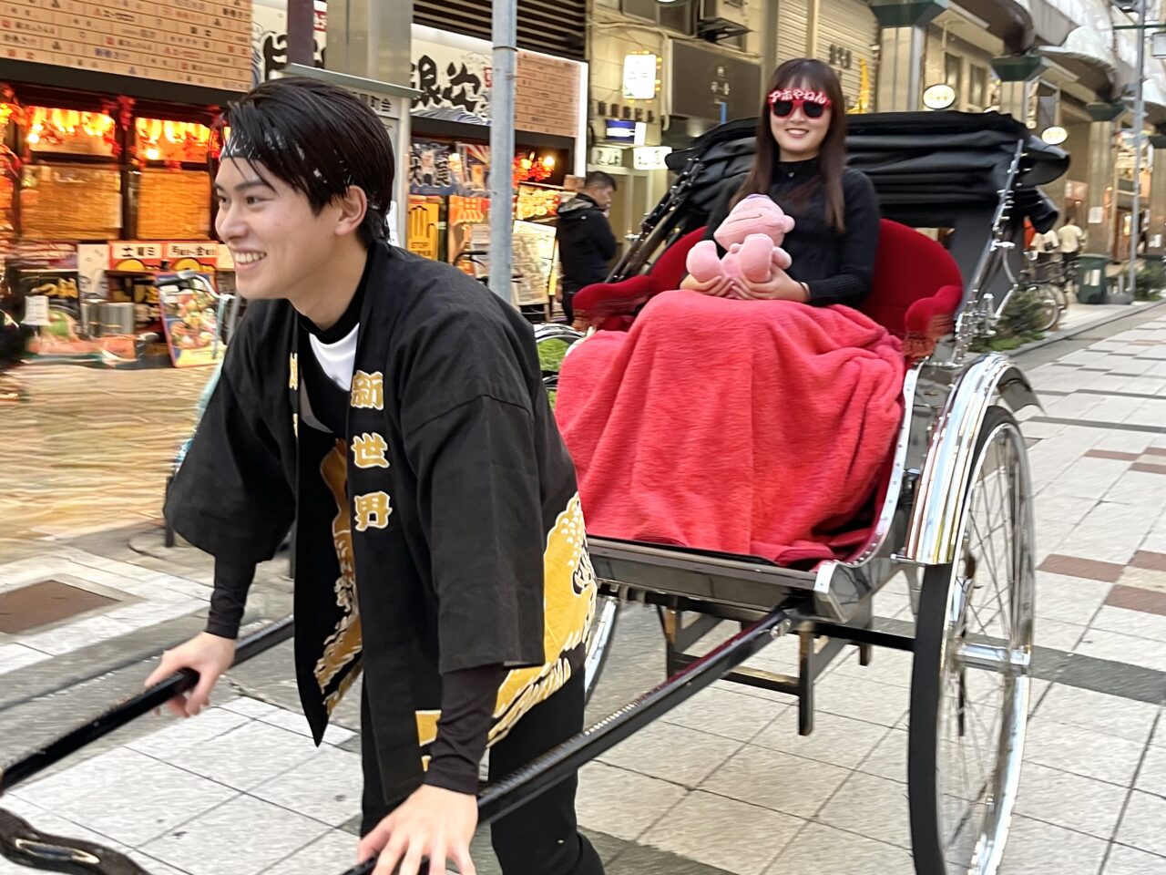 ナニワではたらくひと。第1回 新世界の人力車車夫・栗宗希光さん「お客様ファースト」でつなぐ街と人